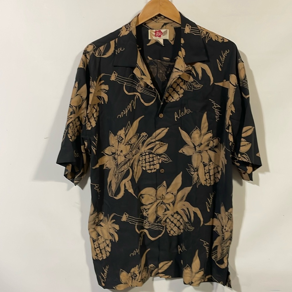 Hilo Hattie silk Hawaiian button down shirt